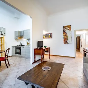 https://appartamento-con-giardino-florence.it-tuscanyhotel.com