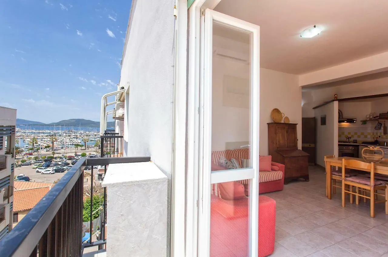 Al Piazzale Appartamento Fronte Porto location